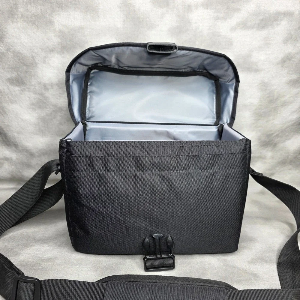 Canon camera shoulder